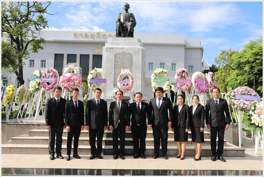 กรมบังคับคดีร่วมวางพวงมาลาถวายสักการะเนื่องใน 